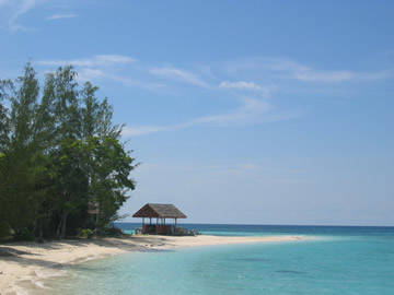 Lankayan - the view up the beach